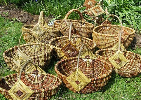Плетение белорусских корзин из лозы